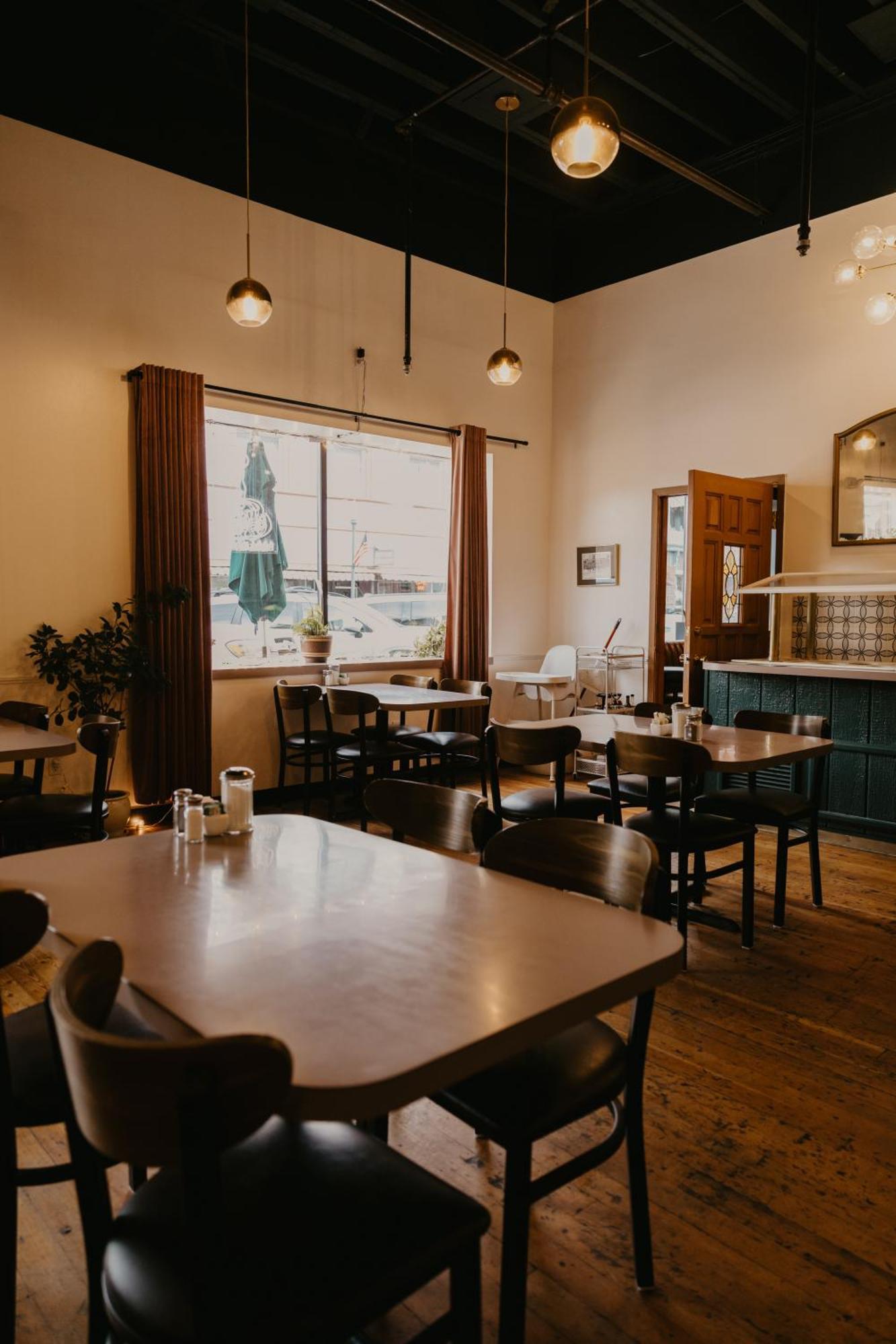 The Brooks Hotel Restaurant And Lounge 华莱士 外观 照片