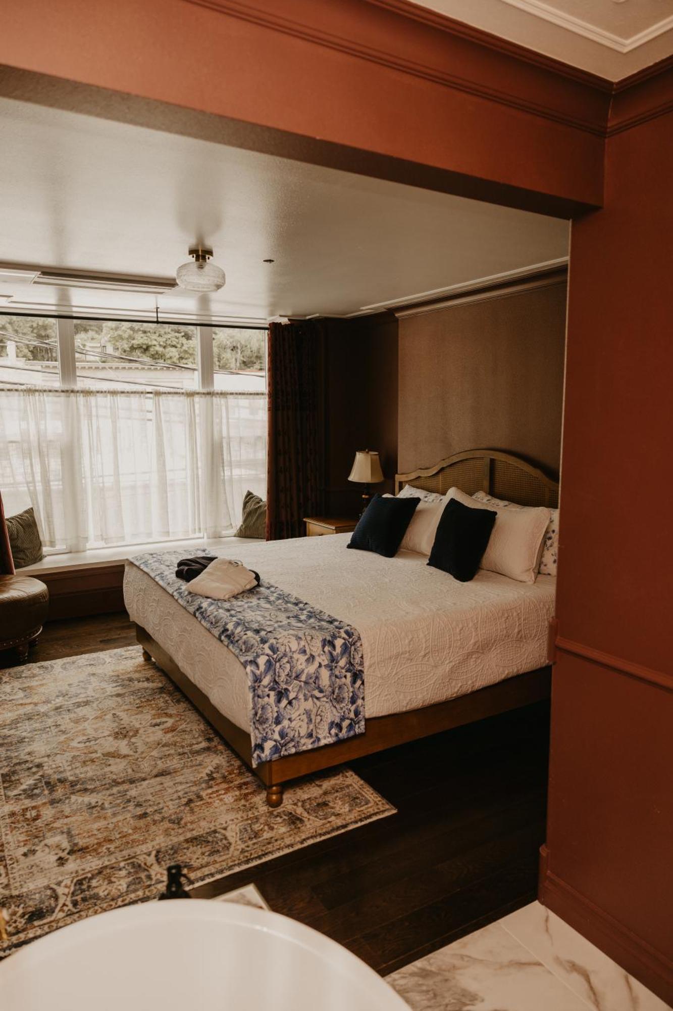 The Brooks Hotel Restaurant And Lounge 华莱士 外观 照片